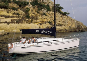 Sleep aboard a beautiful sailboat in Lisbon